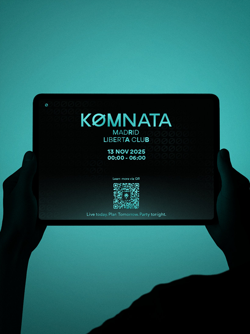 The night held on a tablet, the centre of three